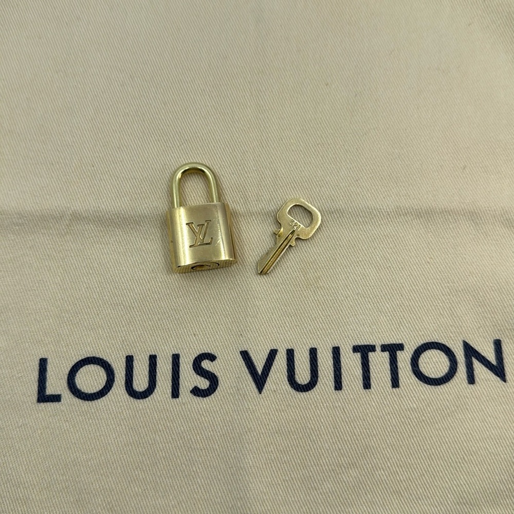 3️⃣2️⃣1️⃣ # Louis Vuitton Lock and Key